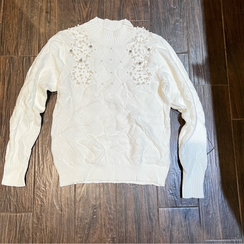 Ally Mae women’s x- large white sweater with pearl accents
